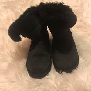 Black bailey button uggs